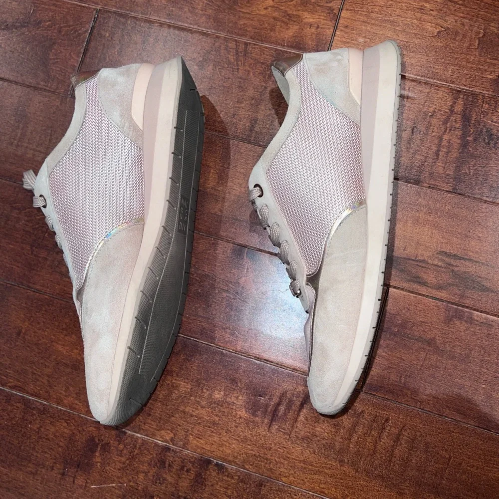 Stuart Weitzman Nude Gold sneakers - Picture 3 of 6